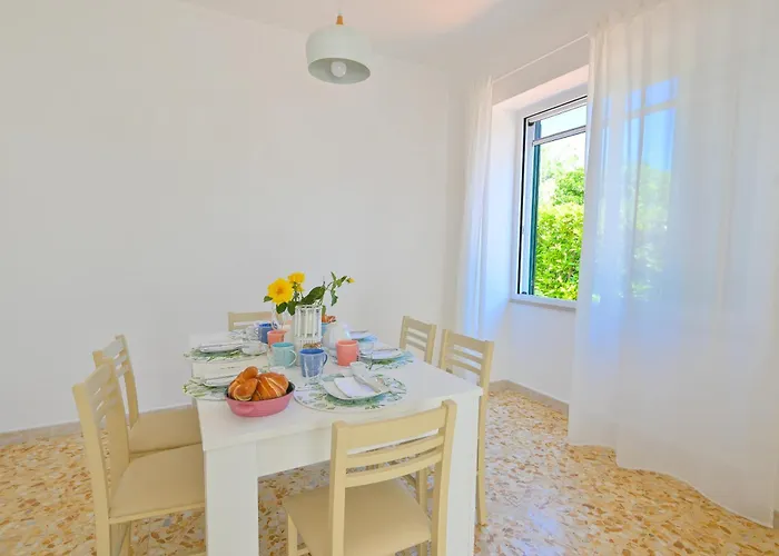 Villa Villa Maddalena Ischia - 6 Ospiti, Giardino, Parcheggio, Terrazzo E Piscina Sterrata *