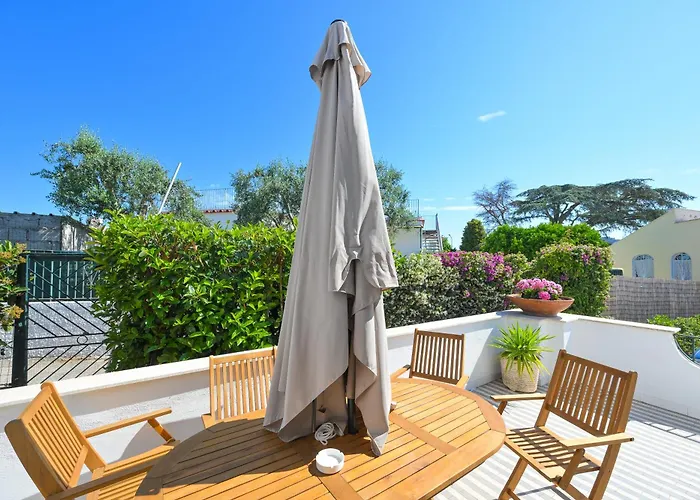 Villa Villa Maddalena Ischia - 6 Ospiti, Giardino, Parcheggio, Terrazzo E Piscina Sterrata